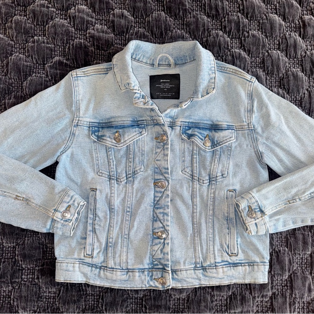 ❌SOLD❌Stradivarius Jean Jacket in Light Blue Denim Sz S